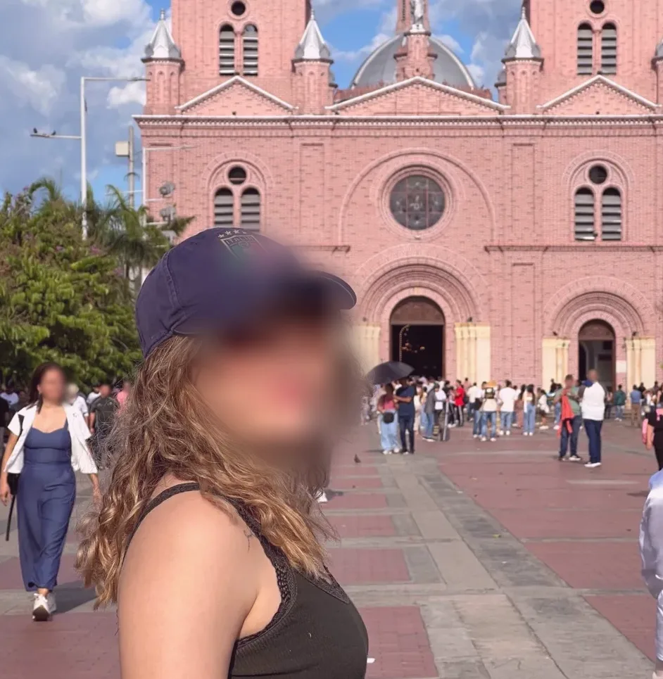 Pauline, 25