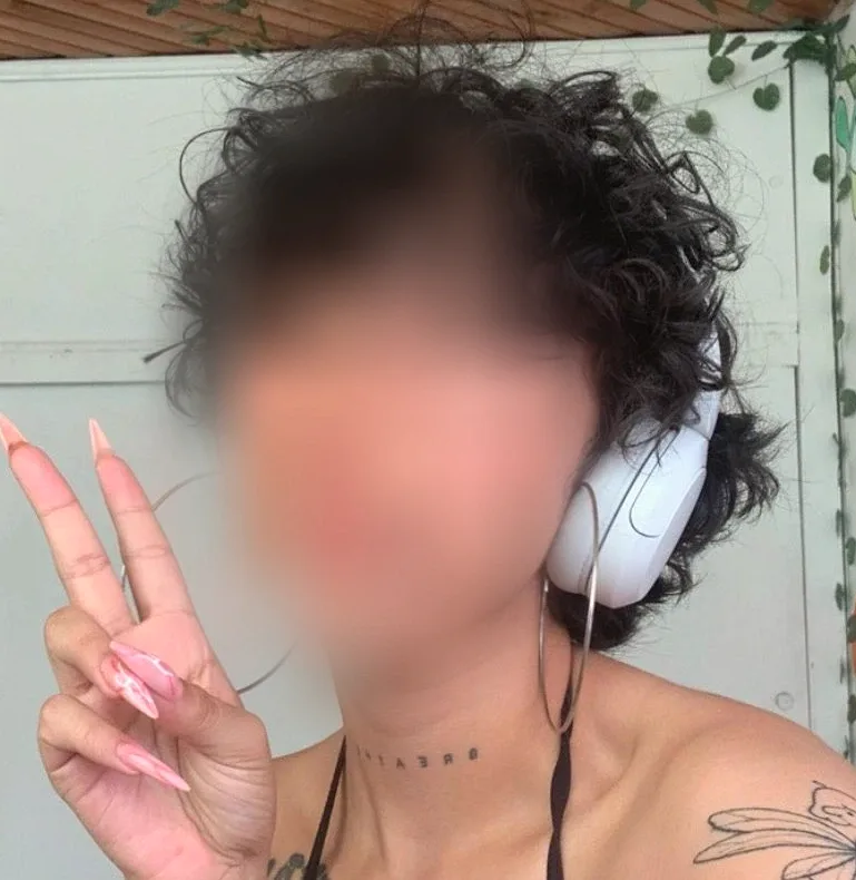 Viktoria, 26